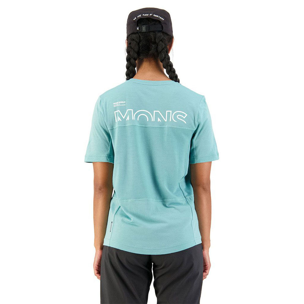 En T-Shirt, Tarn Merino Shift i farven Sage set bagfra