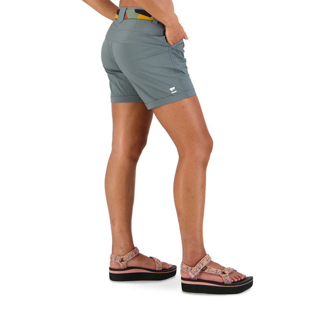 Drift Shorts i farven Dark Sage set bagfra