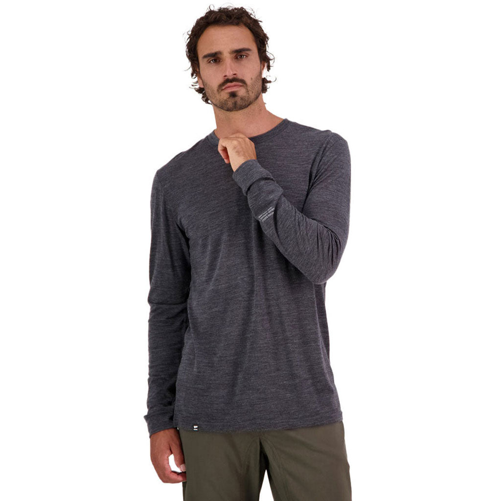 En Langærmet T-shirt, Zephyr Merino Cool LS i farven Smoke set forfra på afstand