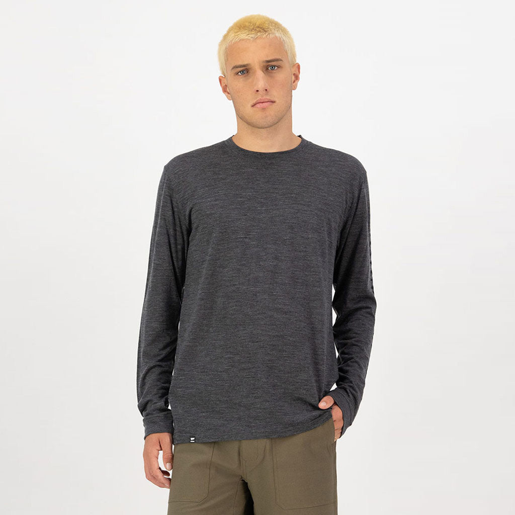Zephyr Merino Tencel™ Long Sleeve Midlayer i farven Smoke set forfra