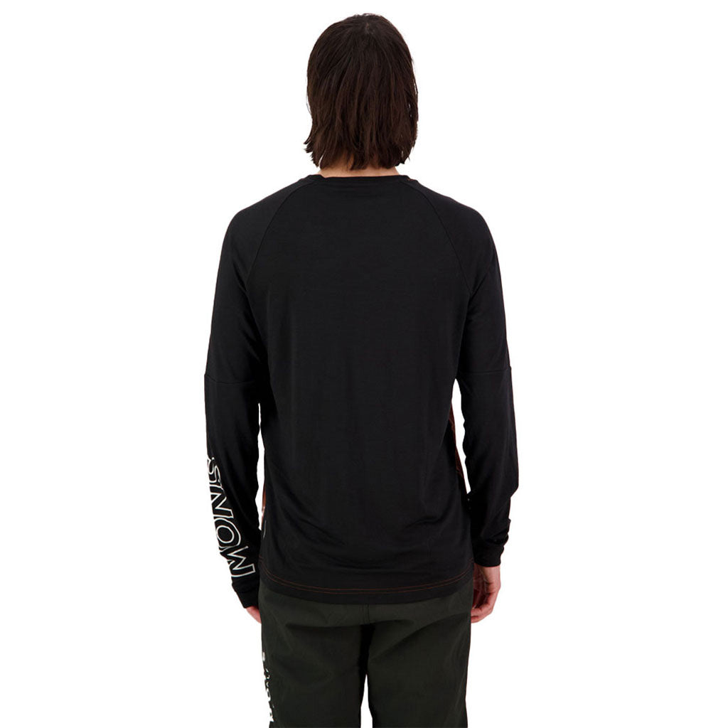 En T-Shirt, Tarn Merino Shift Wind Jersey i farven Dark Copper/sort set bagfra