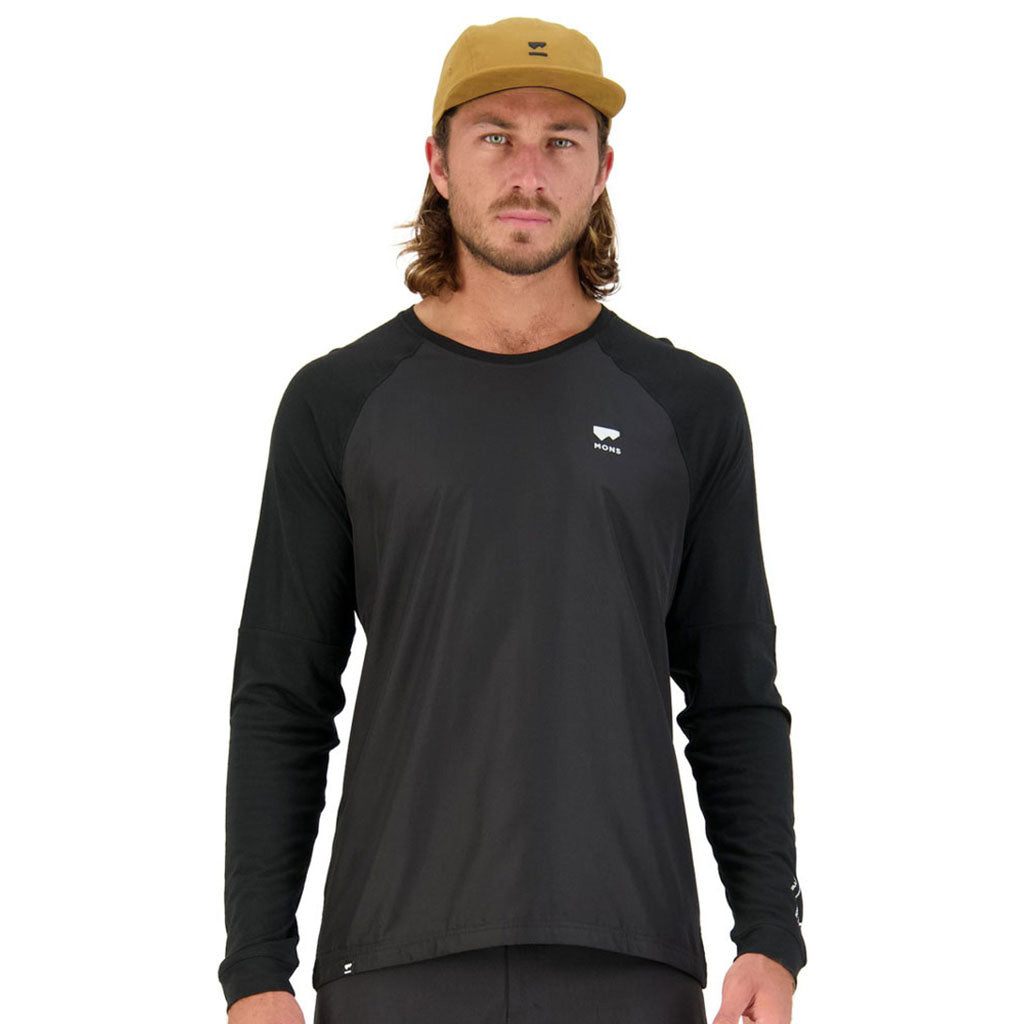 Skiundertøj, Tarn Merino Shift Wind Jersey i farven sort set forfra på model