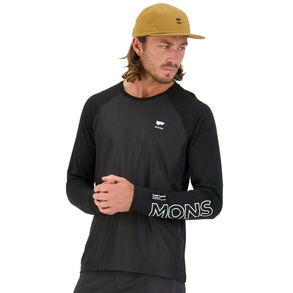 Skiundertøj, Tarn Merino Shift Wind Jersey i farven sort set forfra på model