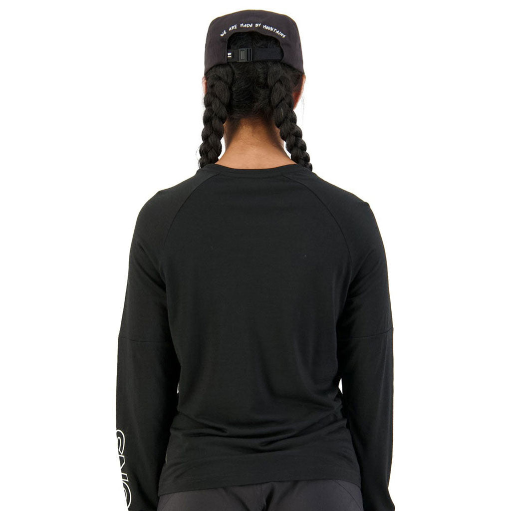 En T-Shirt, Tarn Merino Shift Wind Jersey i farven sort set bagfra