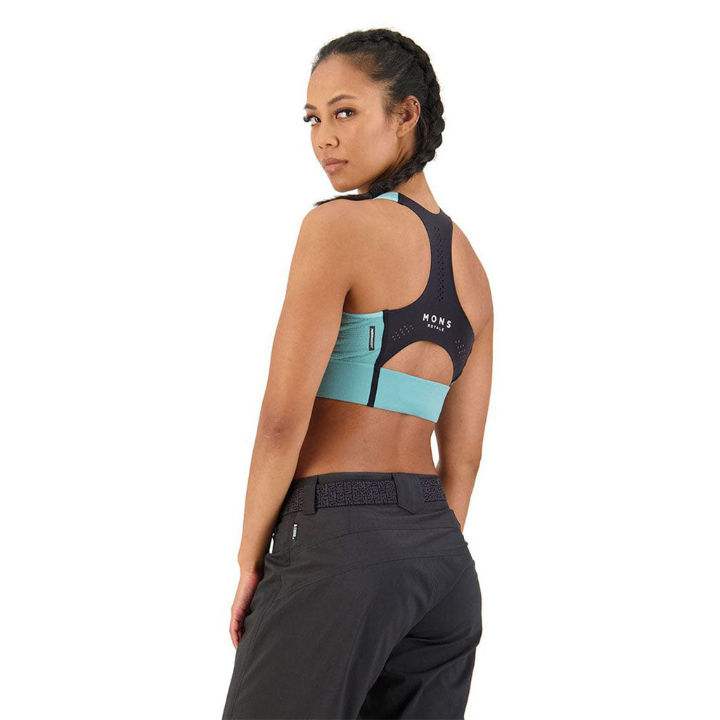 En Sports BH, Stratos Merino Shift i farven Sage set bagfra