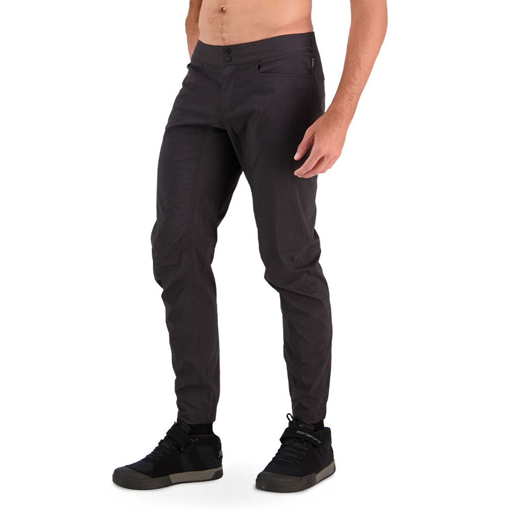 Virage MTB Bukser i farven sort set fra venstre side