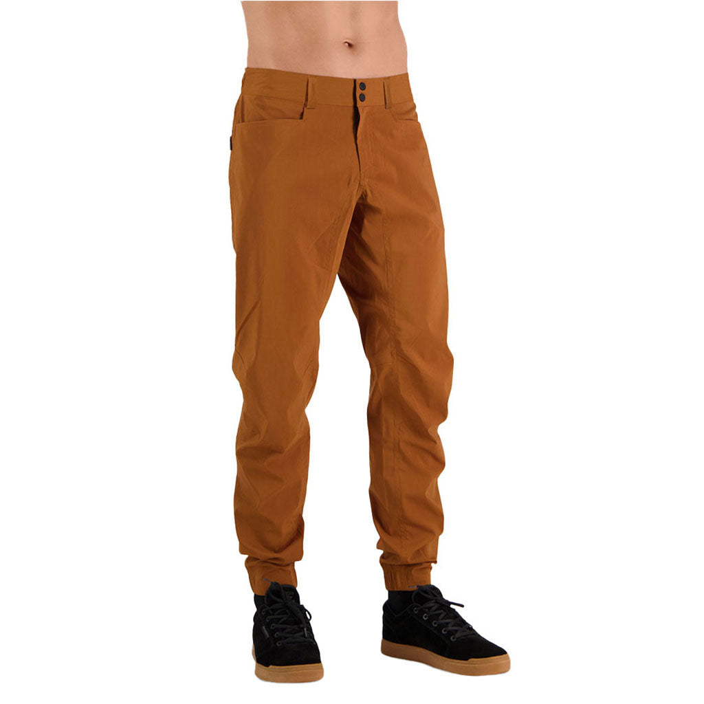 Virage MTB Bukser i farven Copper set forfra på model