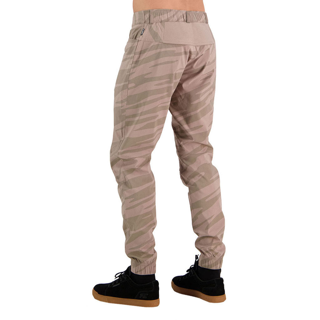 Virage MTB Bukser i farven Undercover Camo set bagfra