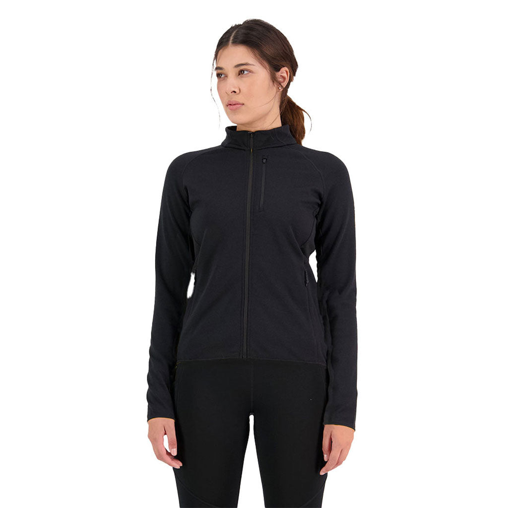 Approach Merino Shift Fleece Midlayer i farven sort set forfra på model