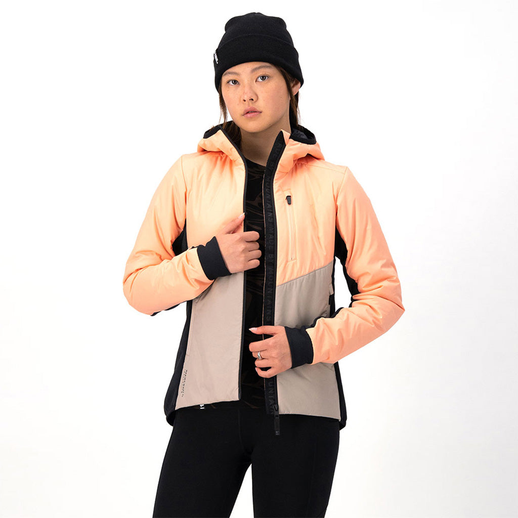 Arete Wool Insulation Hood Midlayer i farven Melon / Taupe / sort set forfra