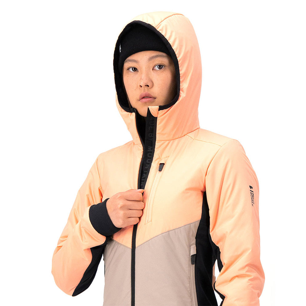 Arete Wool Insulation Hood Midlayer i farven Melon / Taupe / sort set forfra