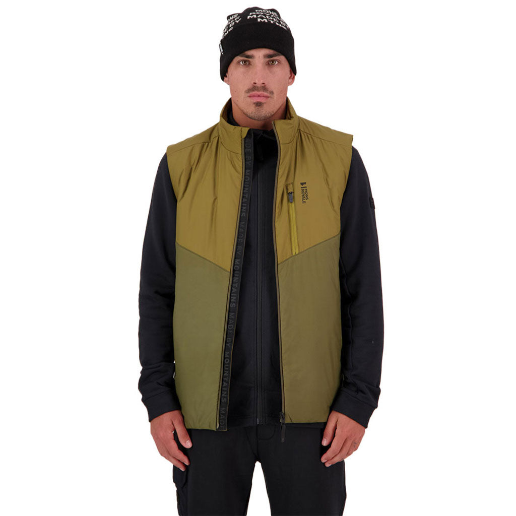 En Vest, Arete Wool Insulation i farven Forest Floor set forfra