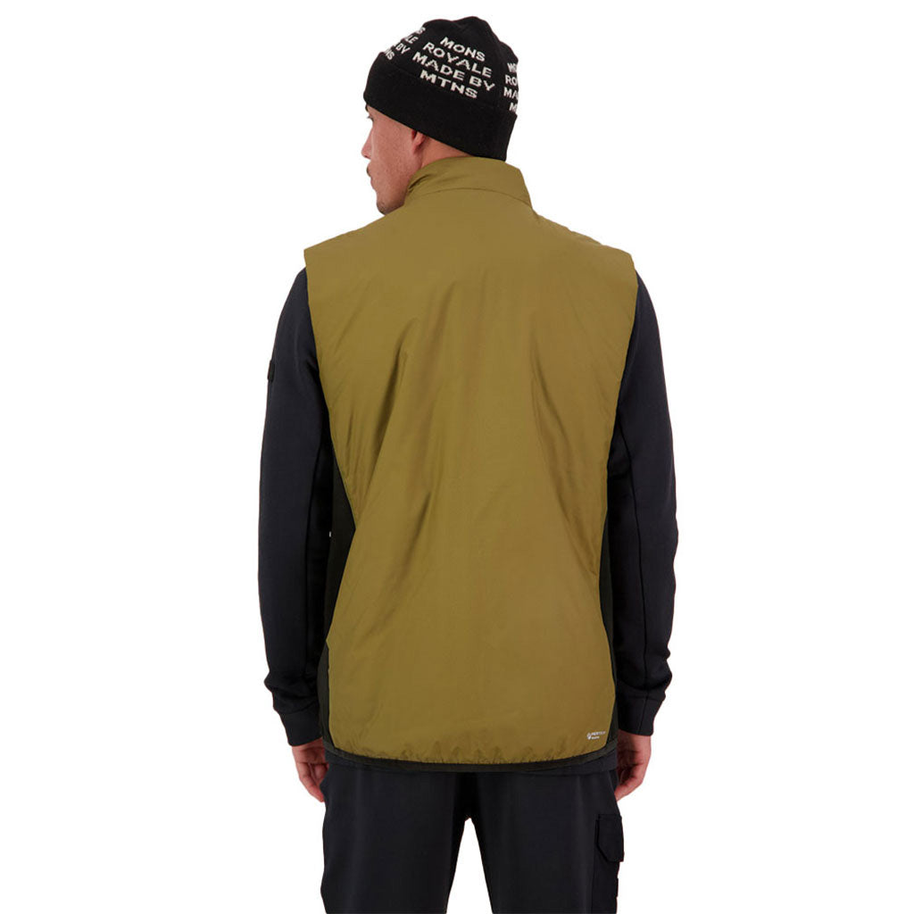 En Vest, Arete Wool Insulation i farven Forest Floor set bagfra