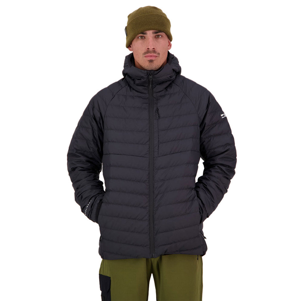 En Jakke, Atmos Wool Down Light Weight Packable Hood i farven sort set forfra