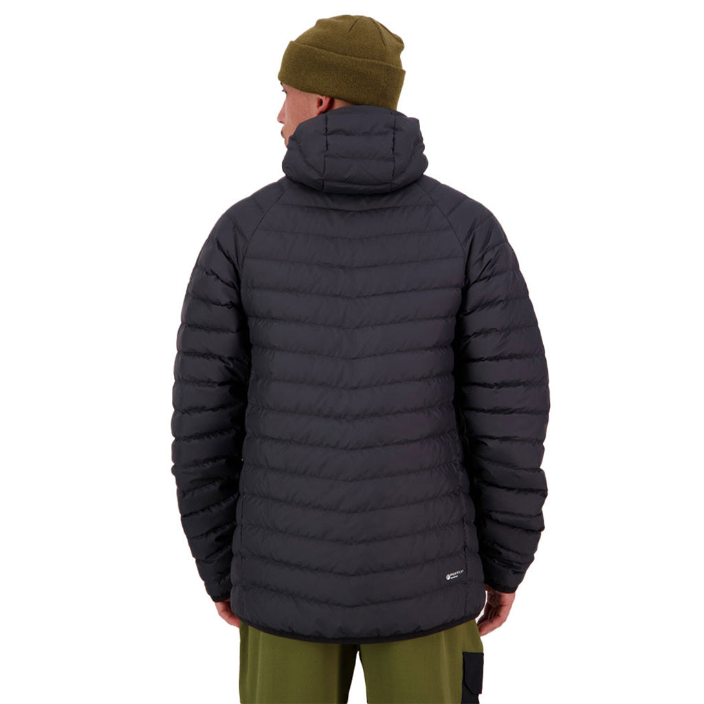 En Jakke, Atmos Wool Down Light Weight Packable Hood i farven sort set bagfra