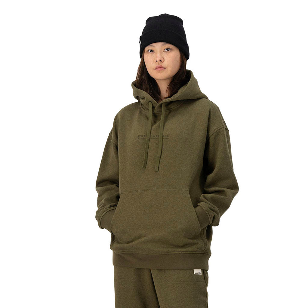 En Hoodie, Verdant Merino Cotton i farven Dark Olive set forfra på kvinde