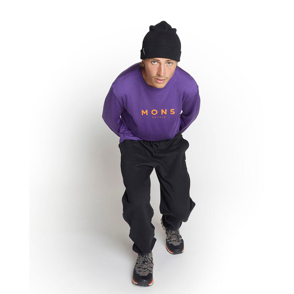 Yotei Classic LS Midlayer i farven Violet set forfra på model