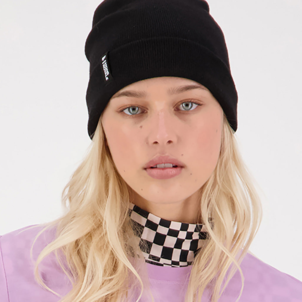 En Beanie, McCloud Merino i farven sort set i close up
