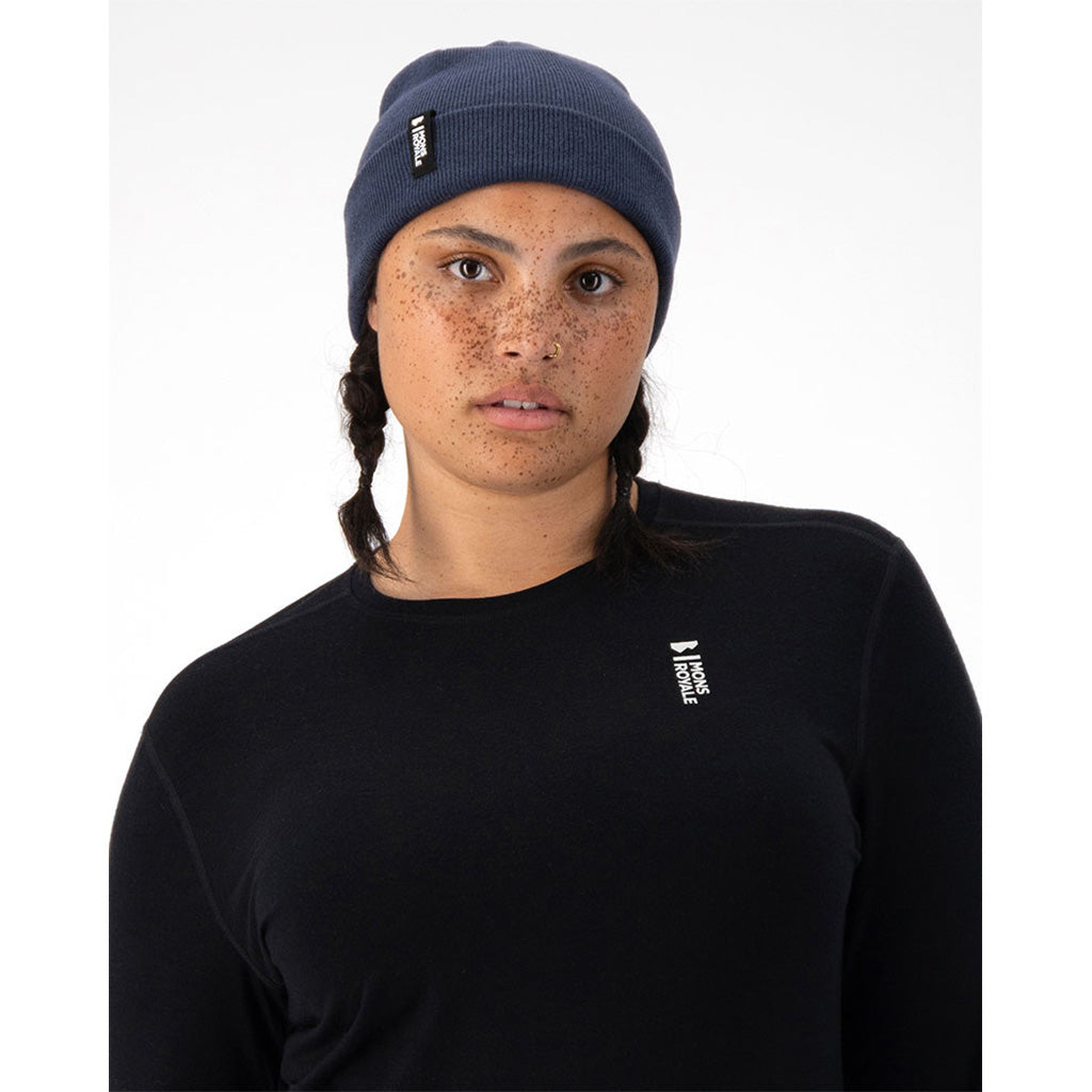 En Beanie, McCloud i farven Midnight set forfra på afstand