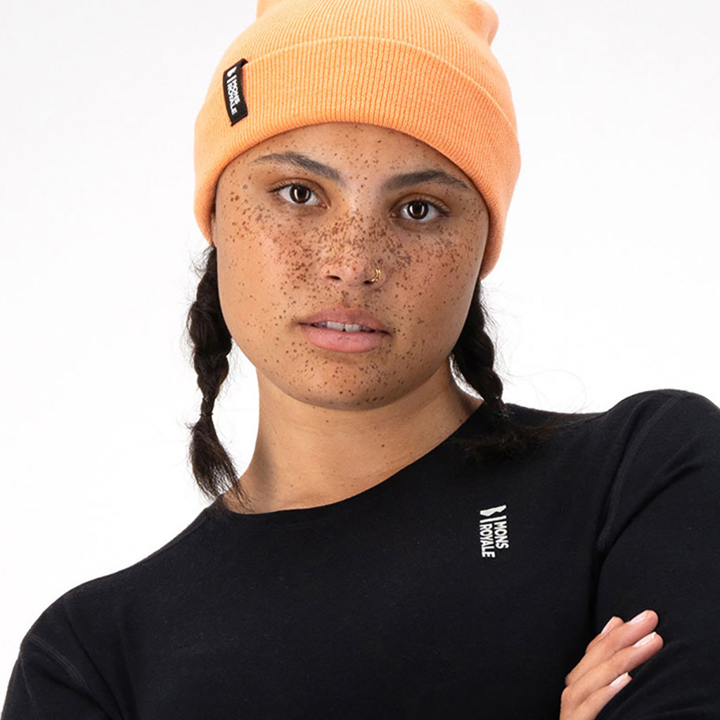 En Beanie, McCloud i farven Punch set forfra closeup