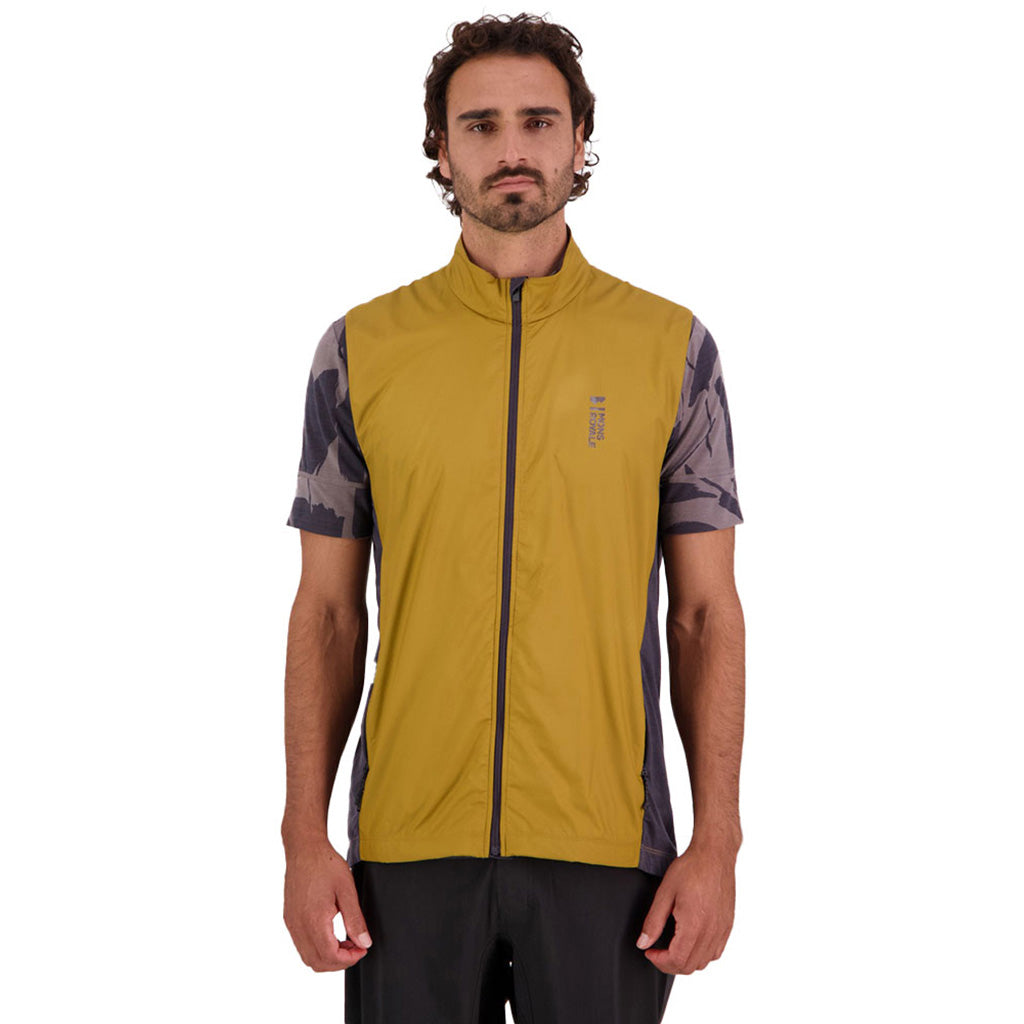 En MTB jakke, rødwood Wind i farven Shale / Cumin set forfra