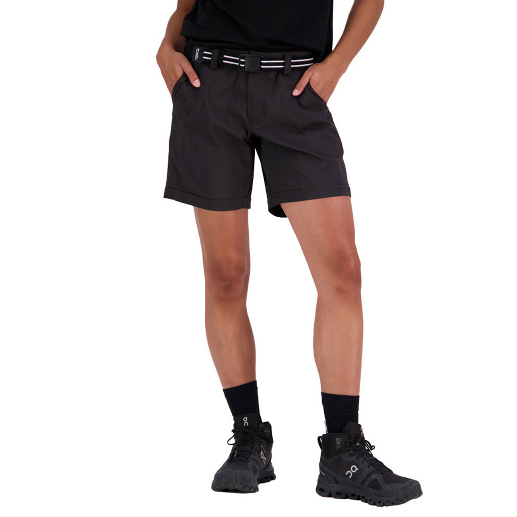Drift 2.0 Shorts i farven sort set forfra på model