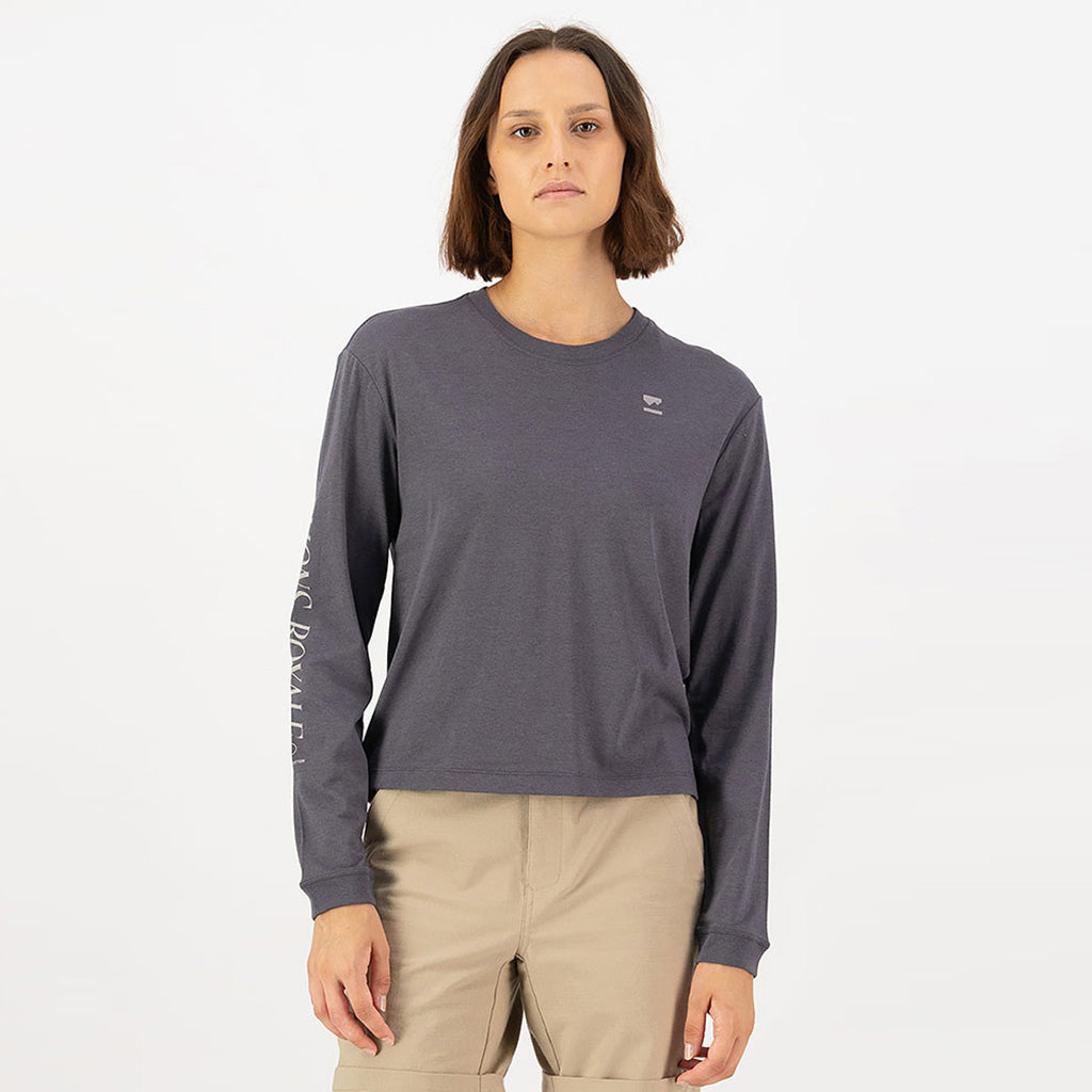 En T-Shirt, Yonder Merino Organic Cotton Long Sleeve i farven sort set forfra