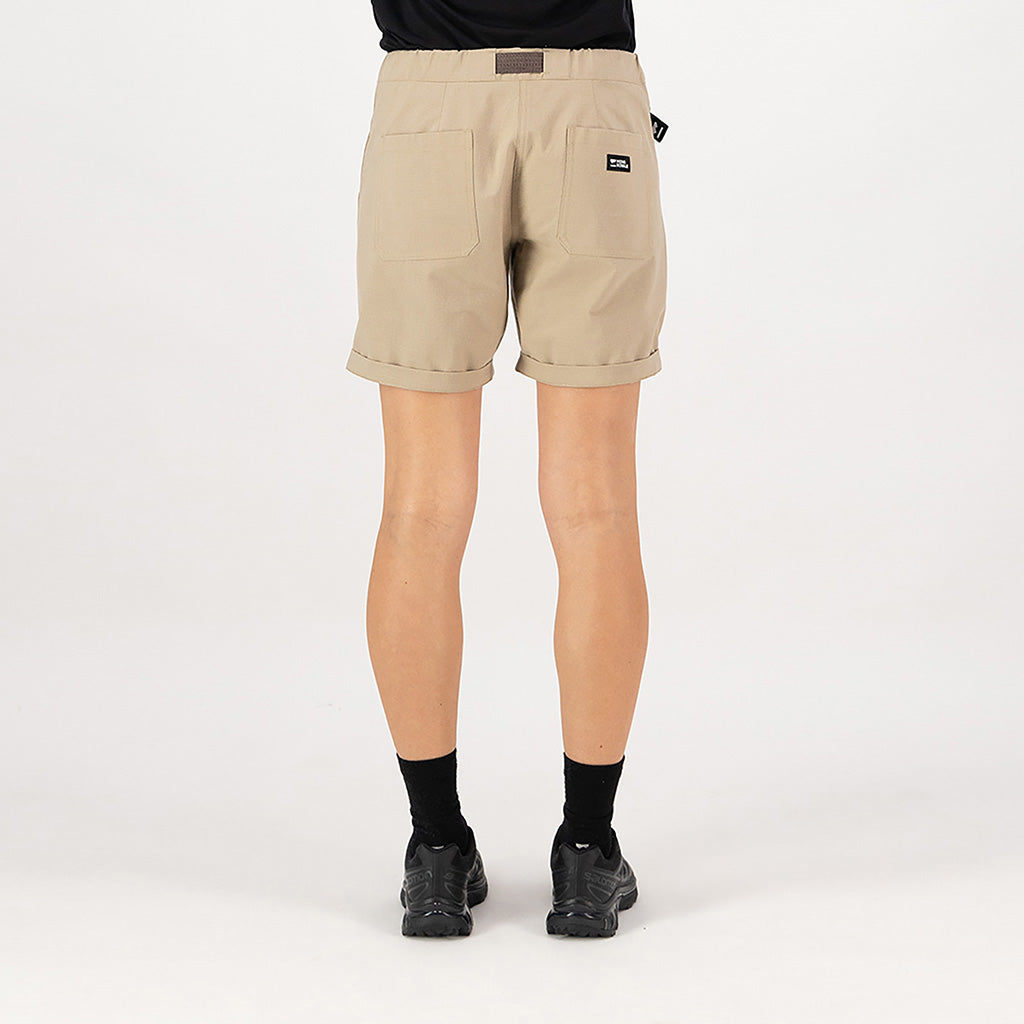 Womens Escapade Shorts i farven Birch set bagfra