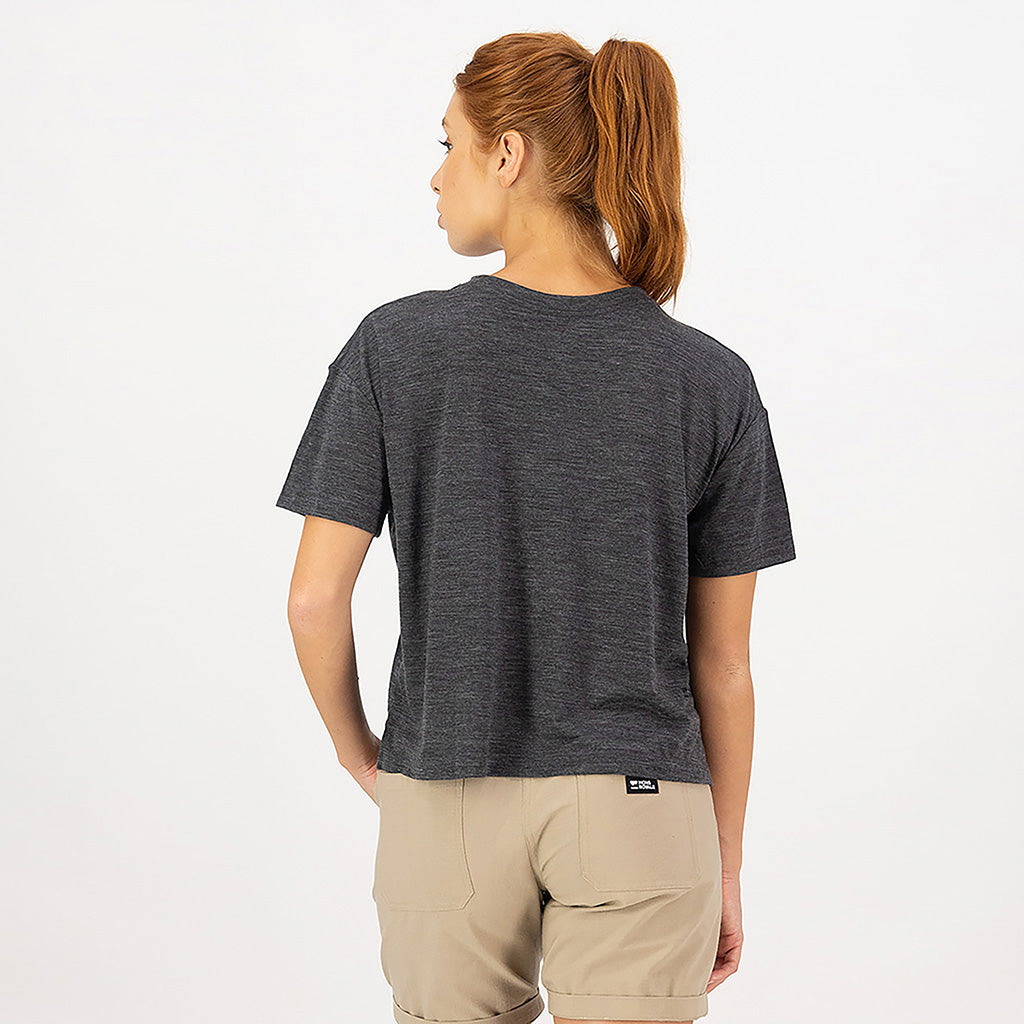 En T-Shirt, Womens Zephyr Merino Tencel™ Boxy i farven Smoke set bagfra