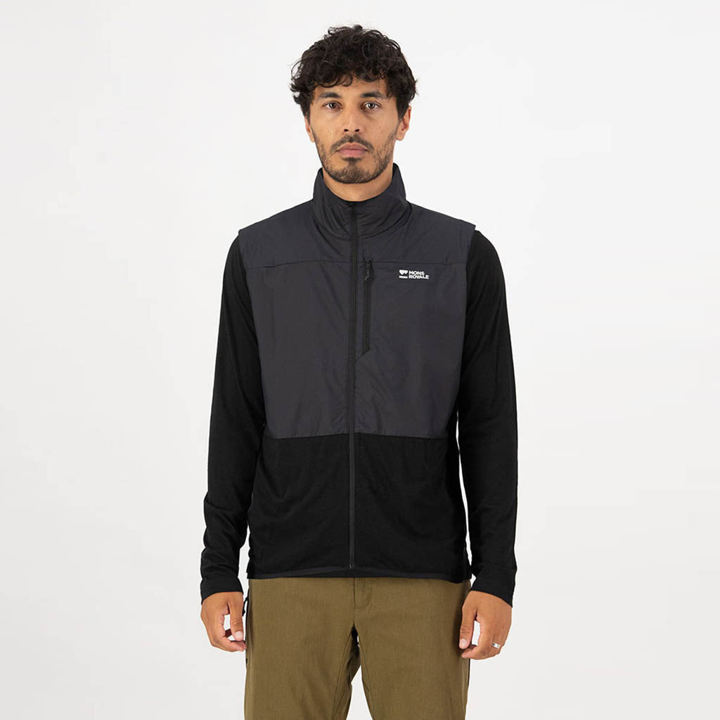 En Vest, Diversion Merino Wind i farven sort set forfra