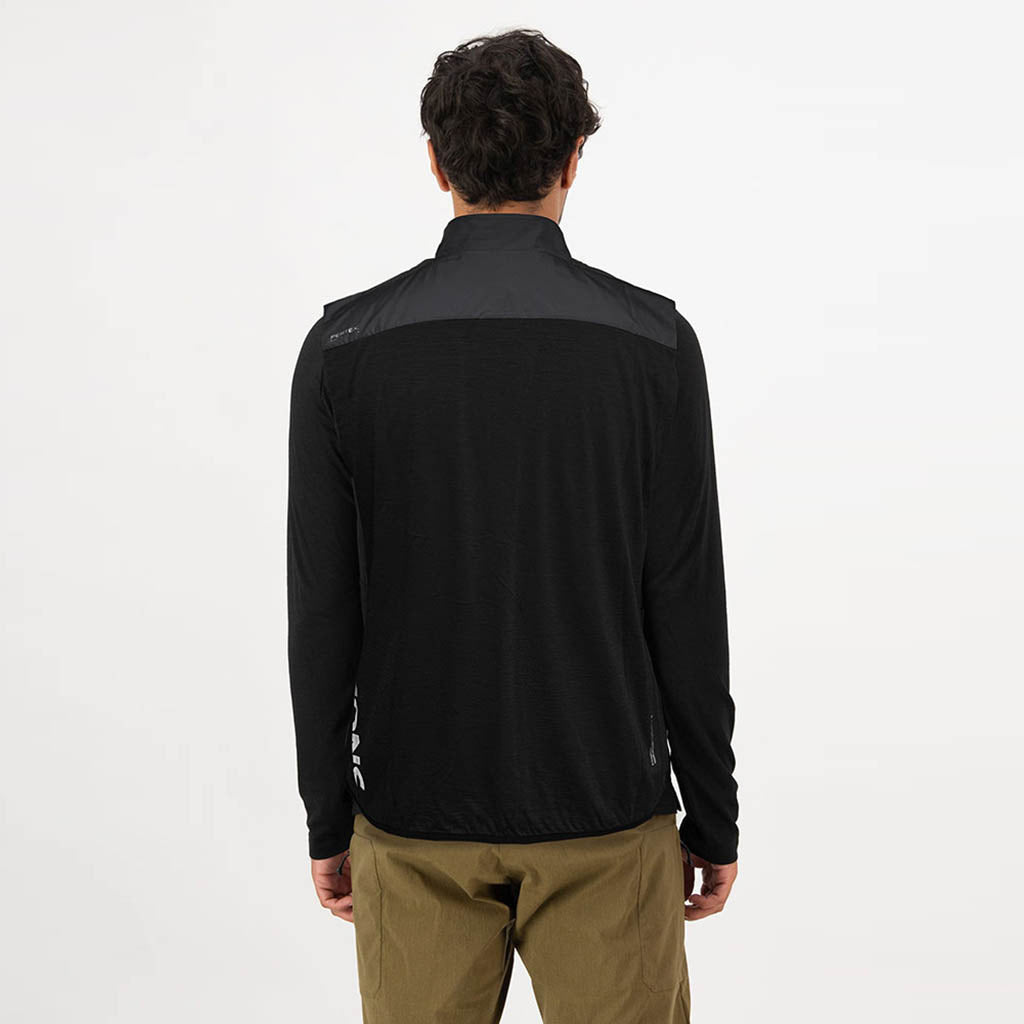 En Vest, Diversion Merino Wind i farven sort set bagfra