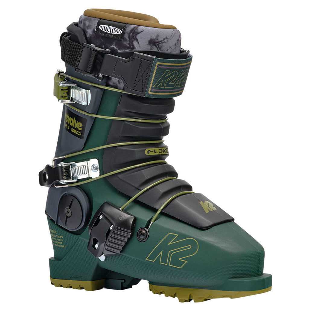 Revolve Team Skistøvler i farven set fra en skrå vinkel
