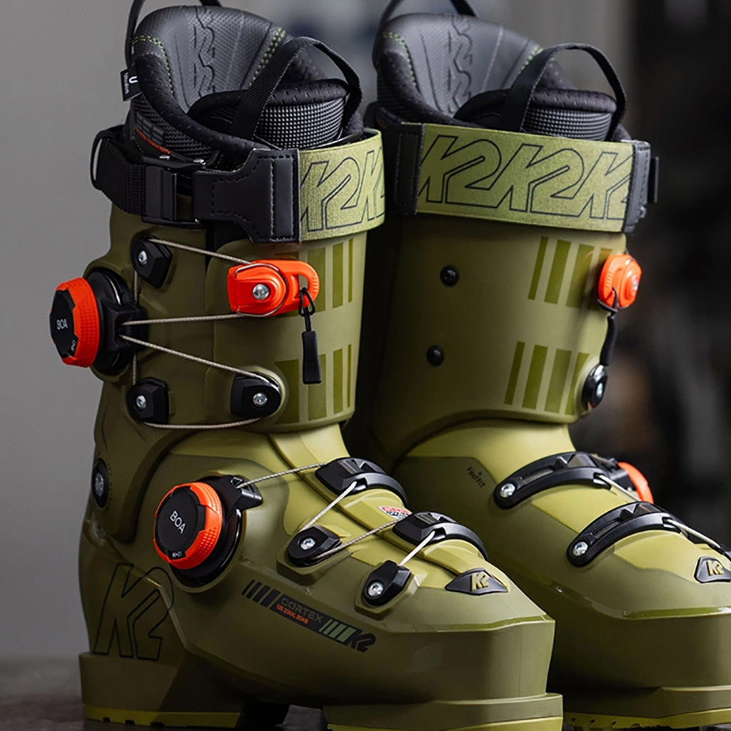 Cortex 130 Zonal BOA - LV Multifit Skistøvler i farven set fra en skrå vinkel