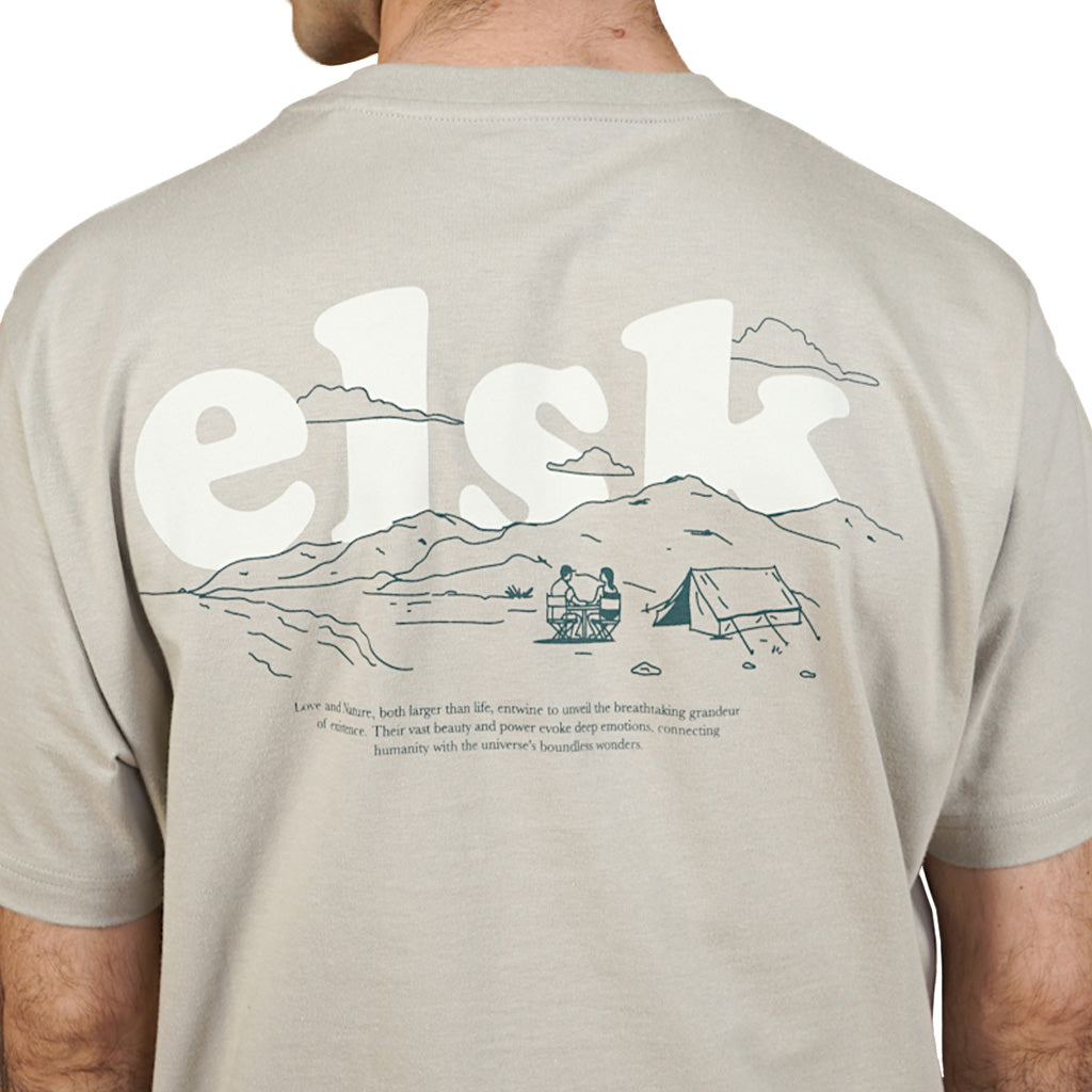 En T-Shirt, Horizon BP Brushed i farven SAND set forfra på model