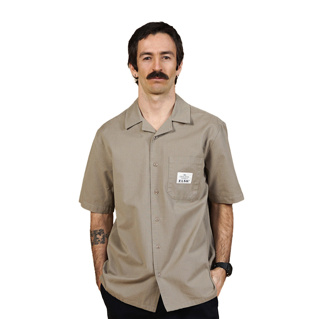 En T-Shirt, Ripstop Men's SS Shirt i farven Beige set forfra på model