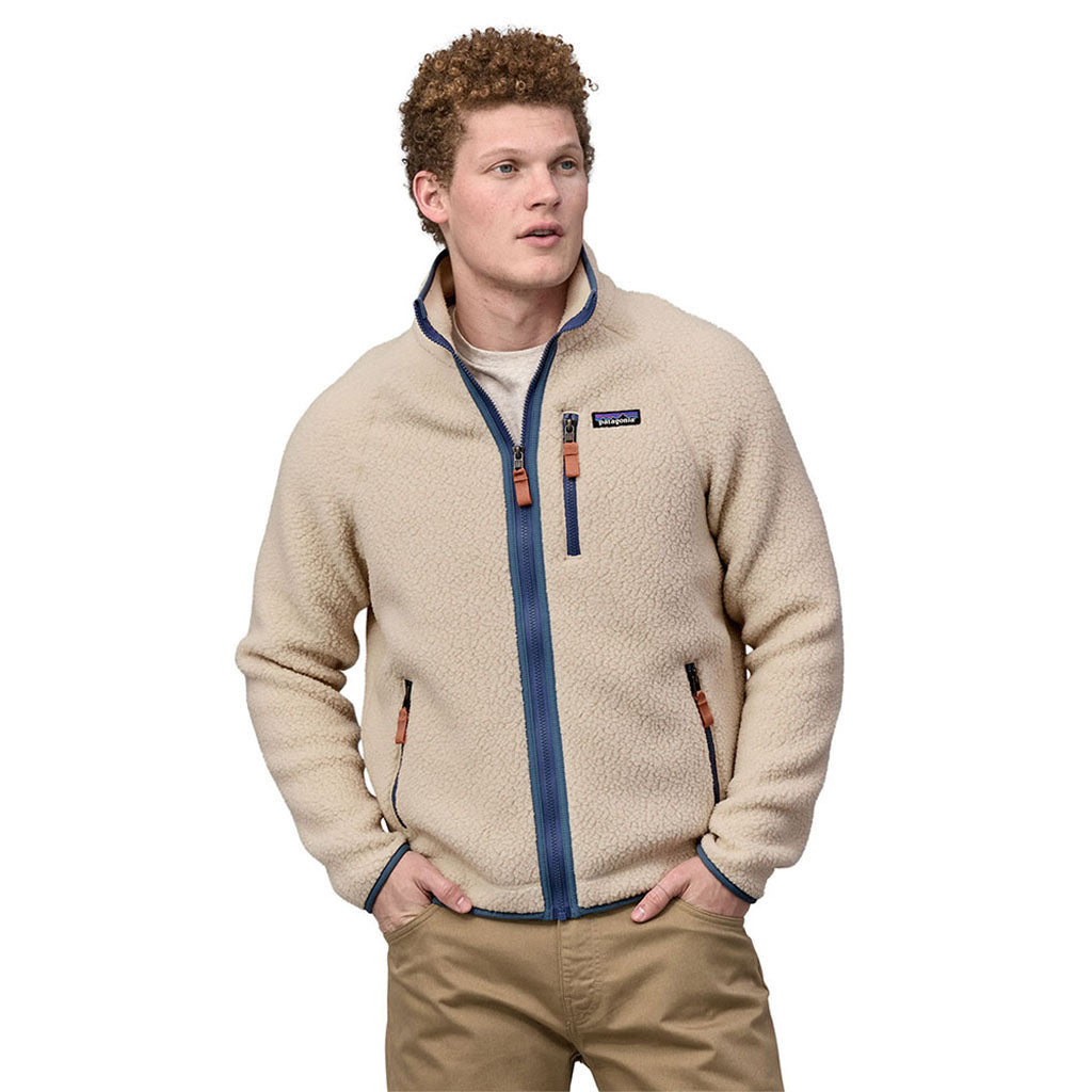 En Fleece, Retro Pile i farven Dark Natural W/Utility blå set forfra på model