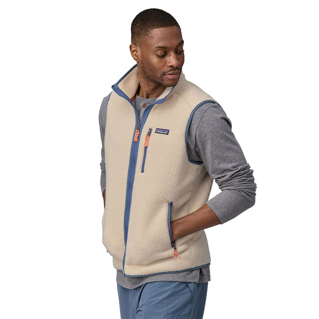 En Fleece, Retro Pile Vest i farven Dark Natural W/Utility blå set fra en skrå vinkel