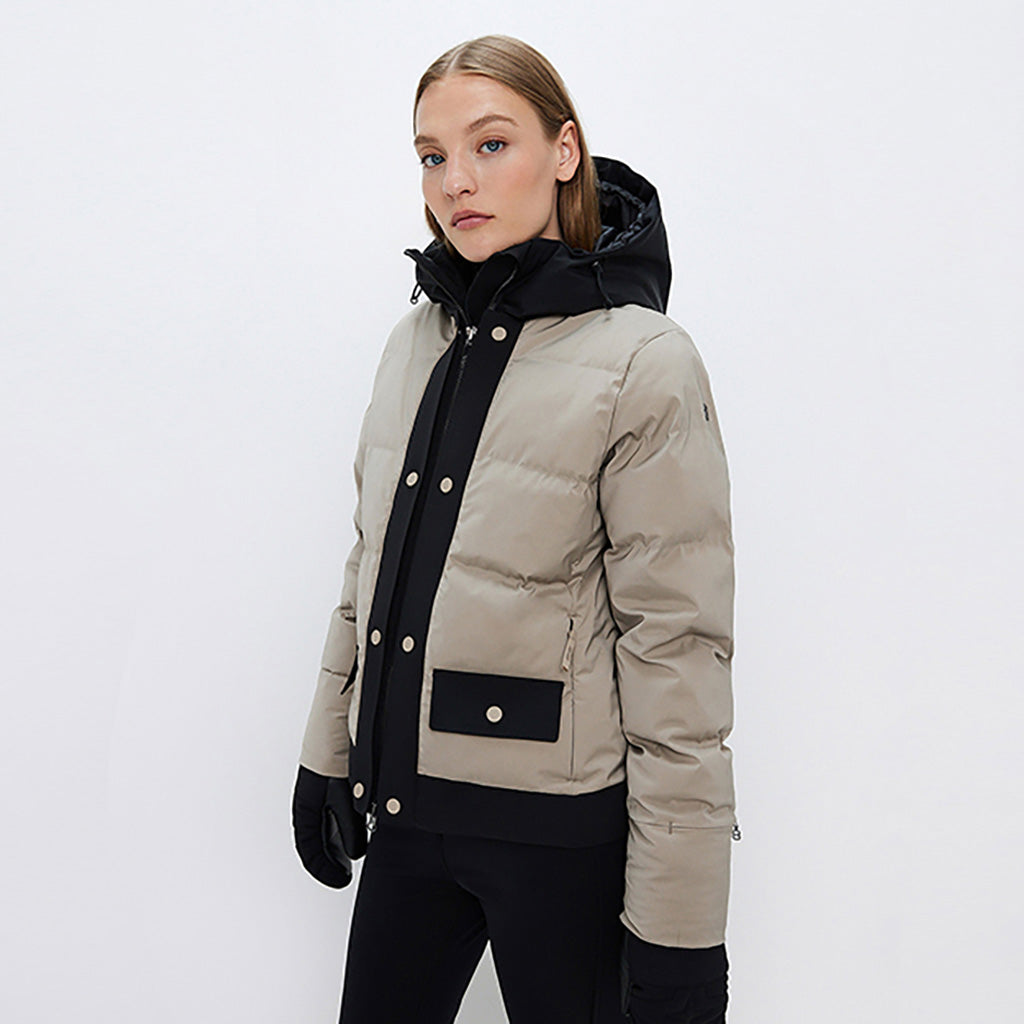 En Skijakke, Harlo Ski i farven Lt Beige set forfra med vinkel