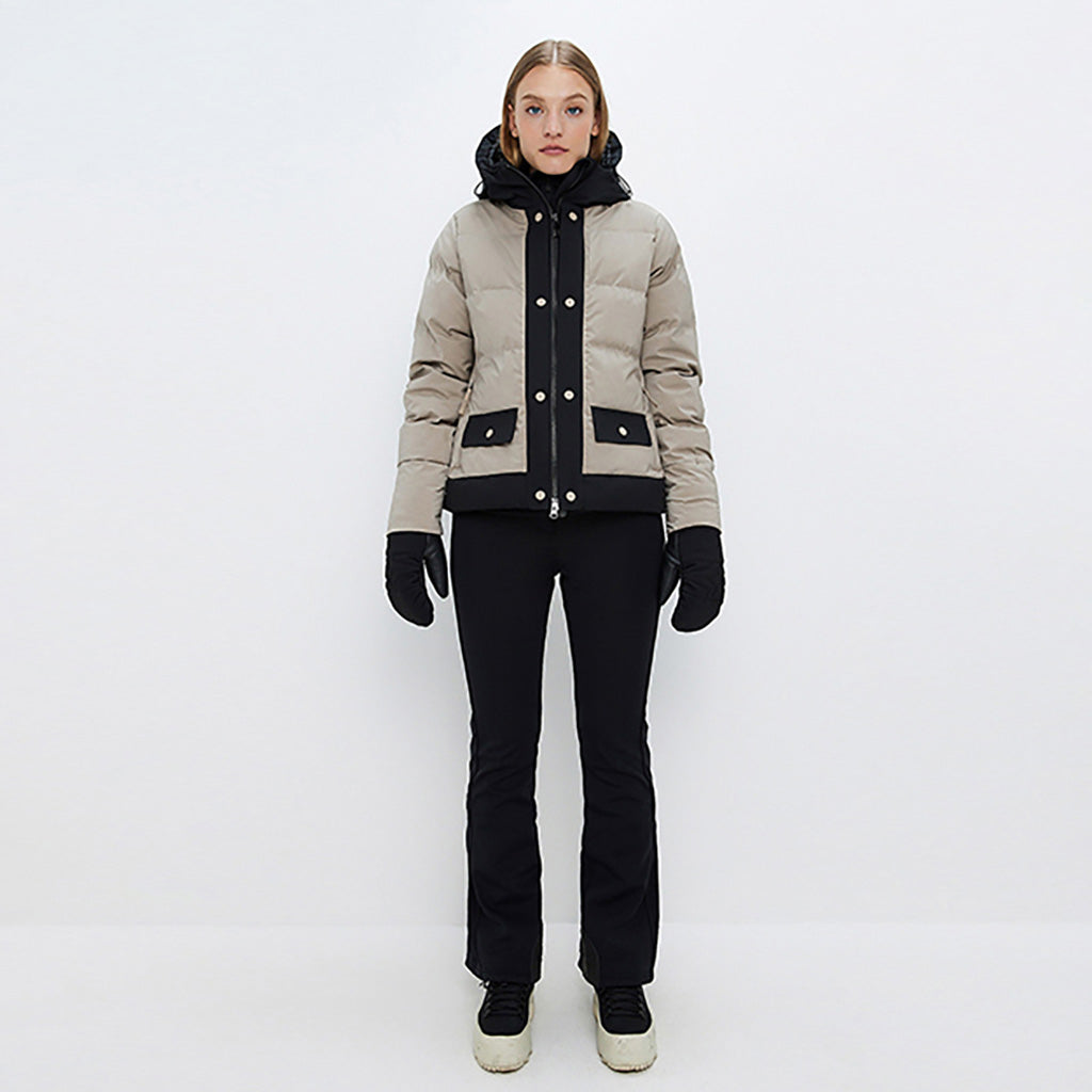 En Skijakke, Harlo Ski i farven Lt Beige set forfra på afstand