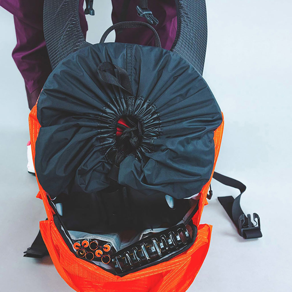 Pack Mountain 25 i farven Orange/sort top-ned