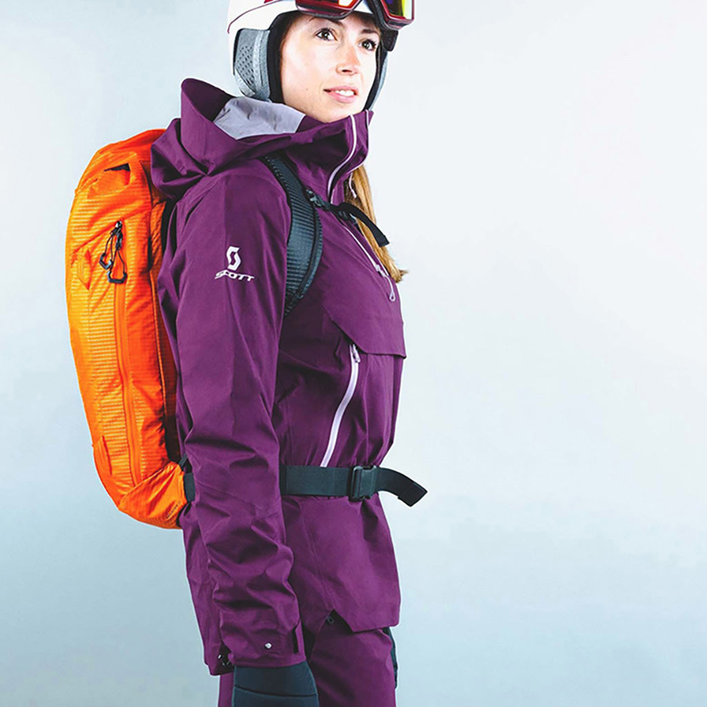 Pack Mountain 25 i farven Orange/sort set fra venstre side