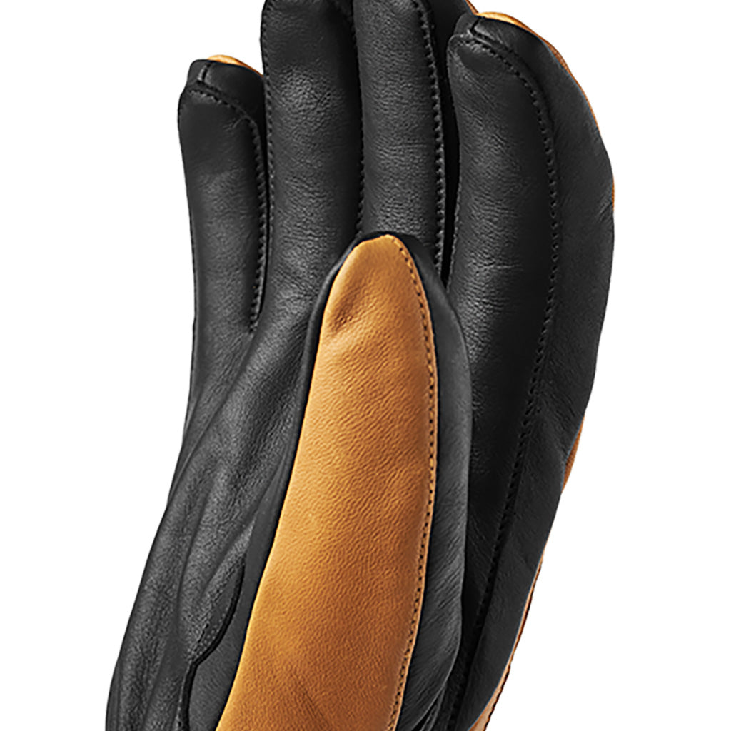 Army leather wool terry 5 finger Handsker i farven Cork set fra en skrå vinkel