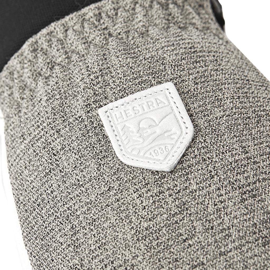 Army Leather Patrol Luffer i farven Light grå nærbillede af materiale