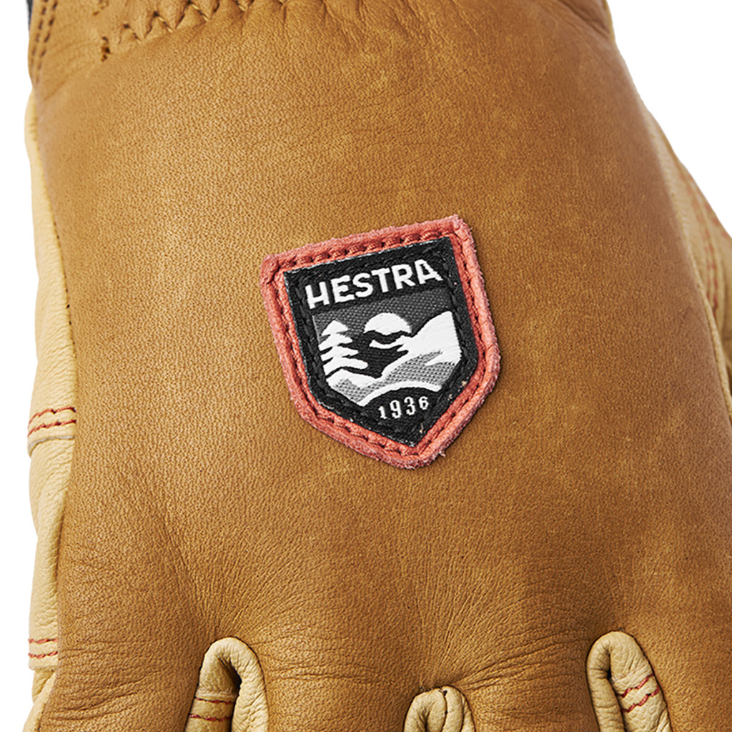 Ergo Grip Incline 5 finger Handsker i farven nærbillede af logo