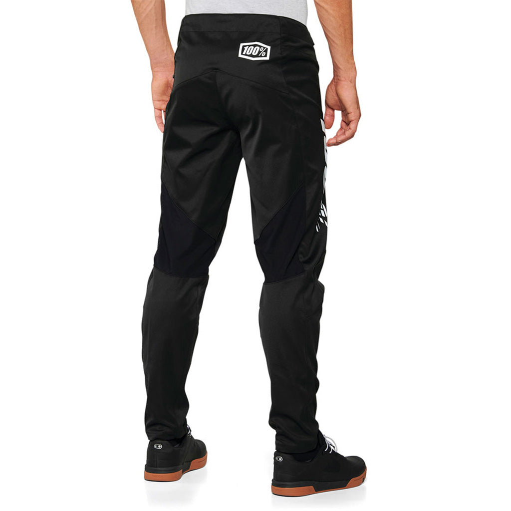 R-Core Pants Cykelbukser i farven sort set bagfra