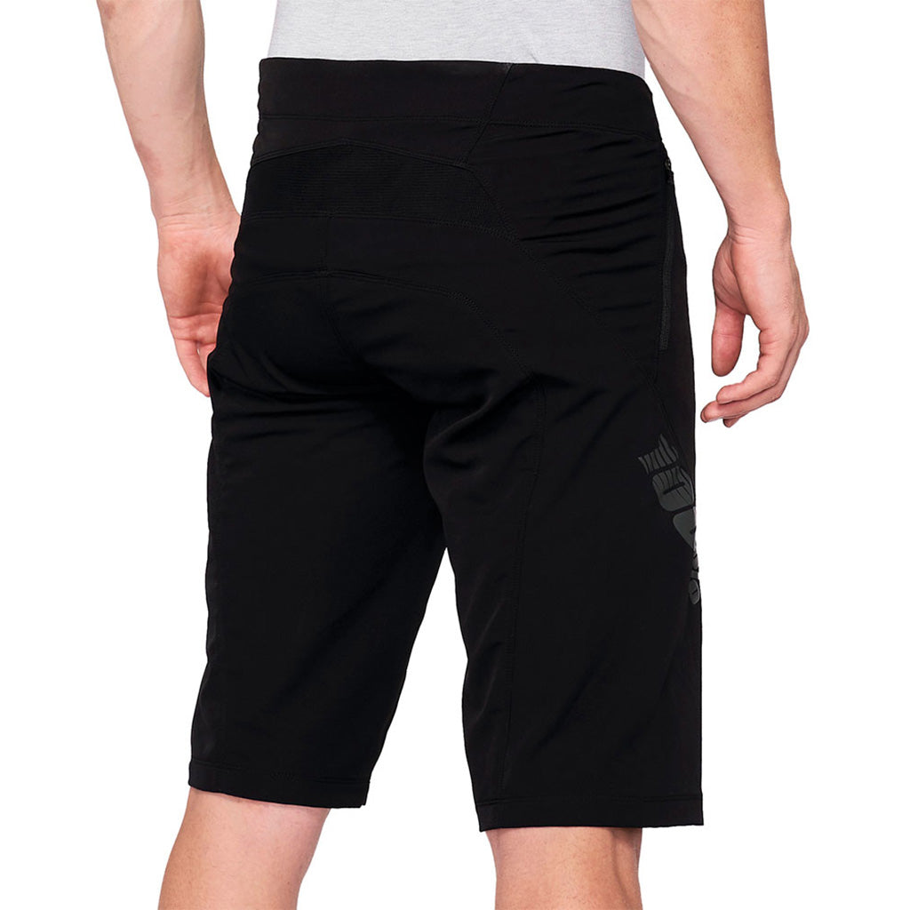 Airmatic Shorts Cykelshorts i farven sort set bagfra