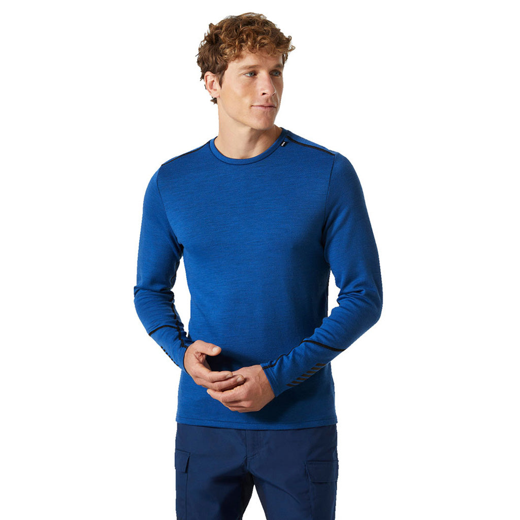 Skiundertøj, Lifa Merino Midweight Crew i farven Cobalt 2.0 set fra afstand