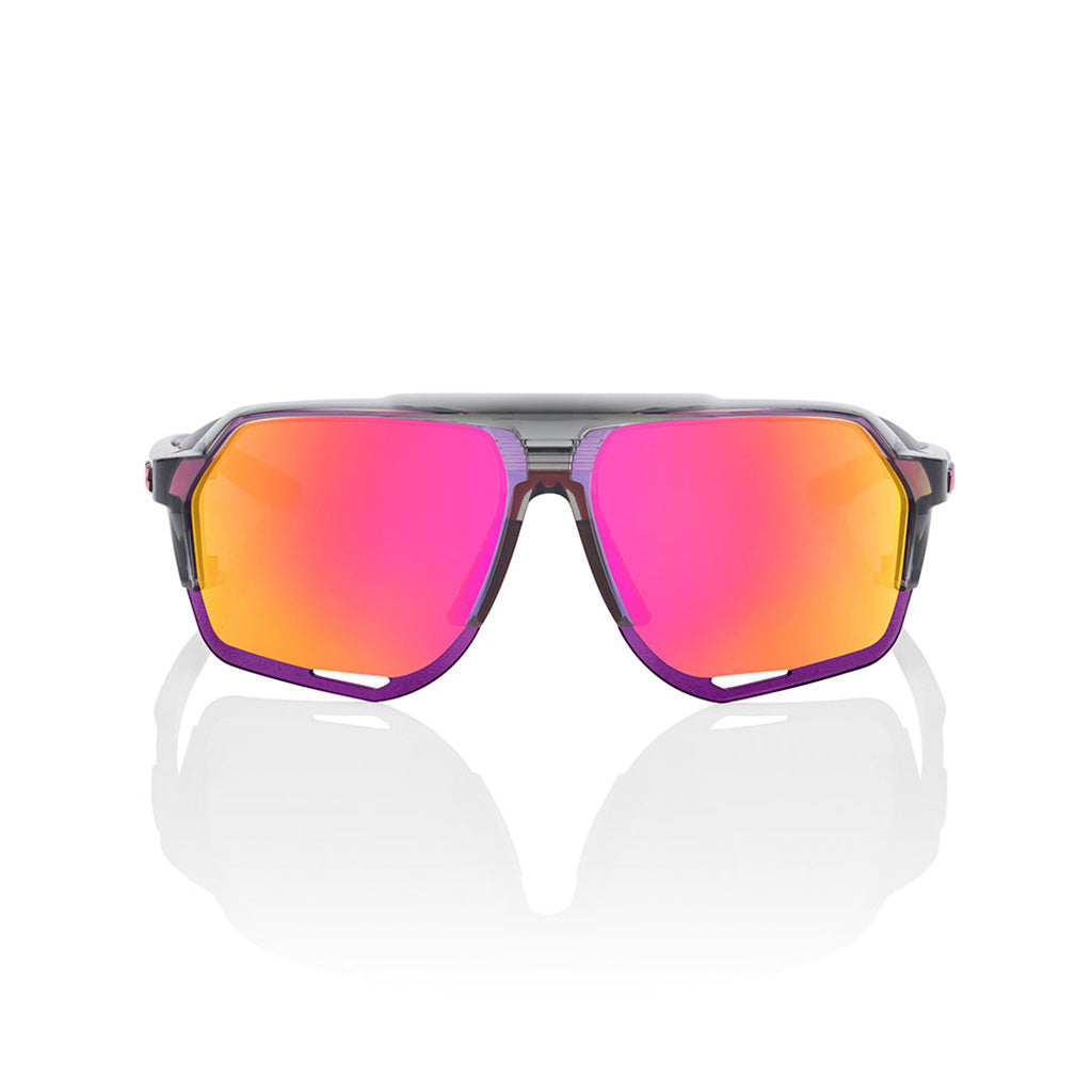 Norvik Solbriller i farven Polished Translucent grå set forfra