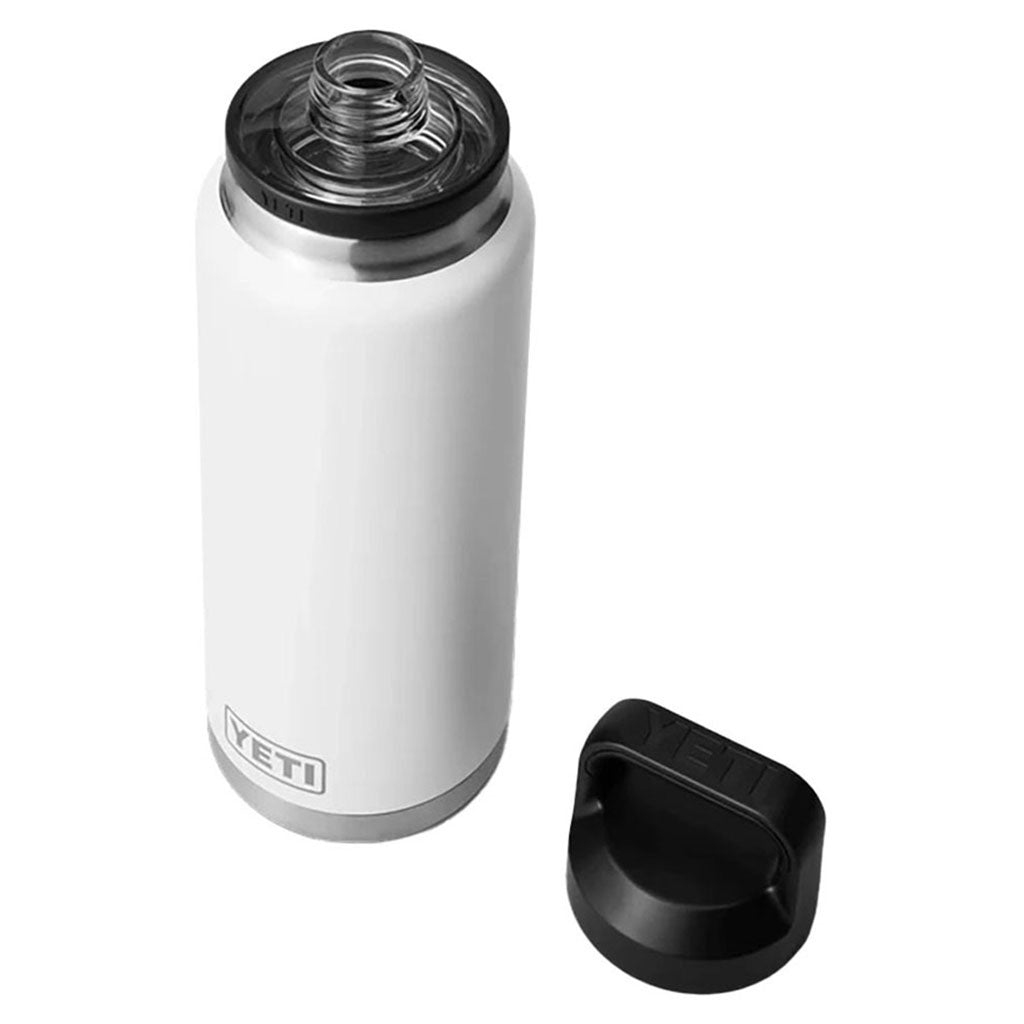 Rambler 26 Oz Bottle Chug  i farven hvid set fra siden