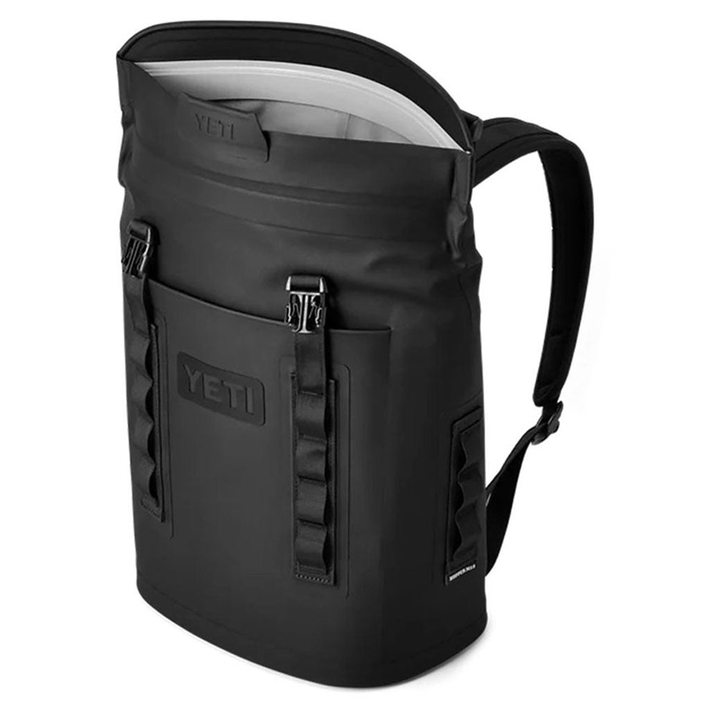 Hopper Backpack M12 Cooler i farven sort set fra venstre side